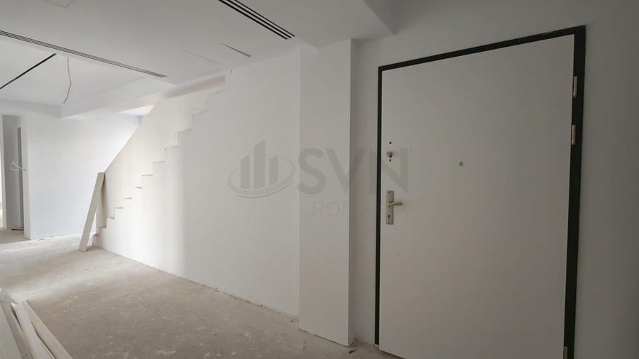 Apartament cu 5 camere decomandat în Parcul Carol