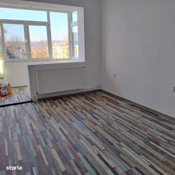 Apartament cu 2 camere semidecomandat în Podu Roș — fotografia 1