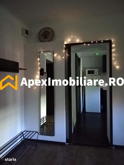 Garsonieră decomandată în P-ța Romană