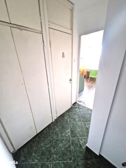 Apartament cu 3 camere semidecomandat în Militari