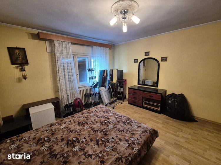 Casă cu 7 camere cu Teren 355 Mp în Colentina