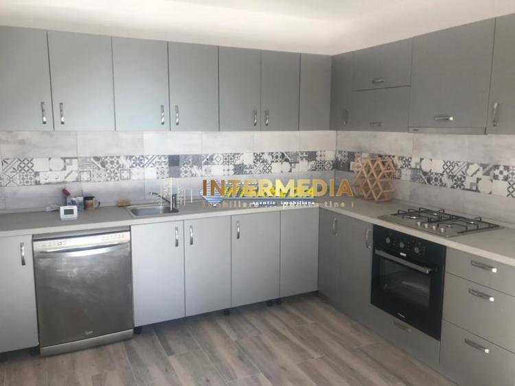 Duplex cu 4 camere cu Canalizare în Micești