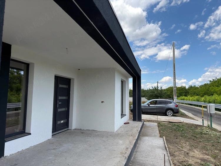 Casă cu Teren 400 Mp în Central
