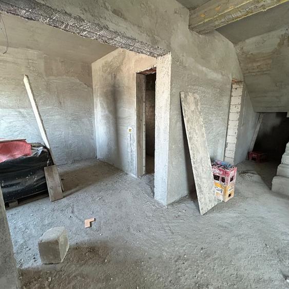 Casă cu 4 camere cu Teren 320 Mp în Cârcea