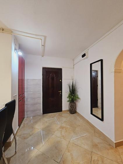 Apartament cu 3 camere semidecomandat, mobilat în Vitan Mall