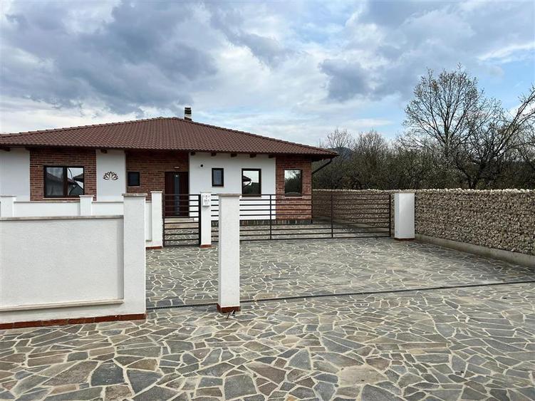 Casă cu 4 camere cu Teren 510 Mp în Tăuții-Măgherăuș