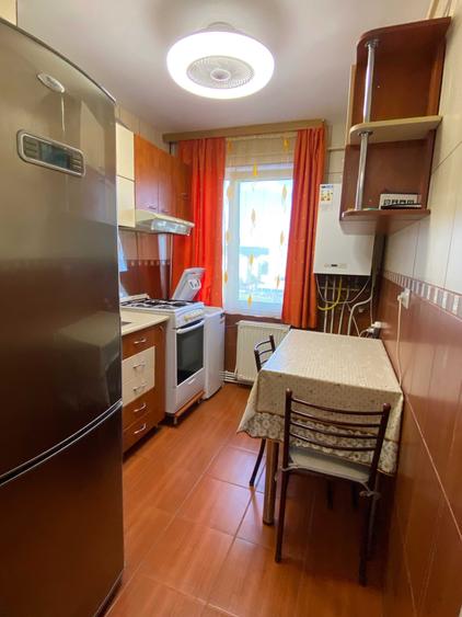 Apartament cu 2 camere decomandat în Podu Roș