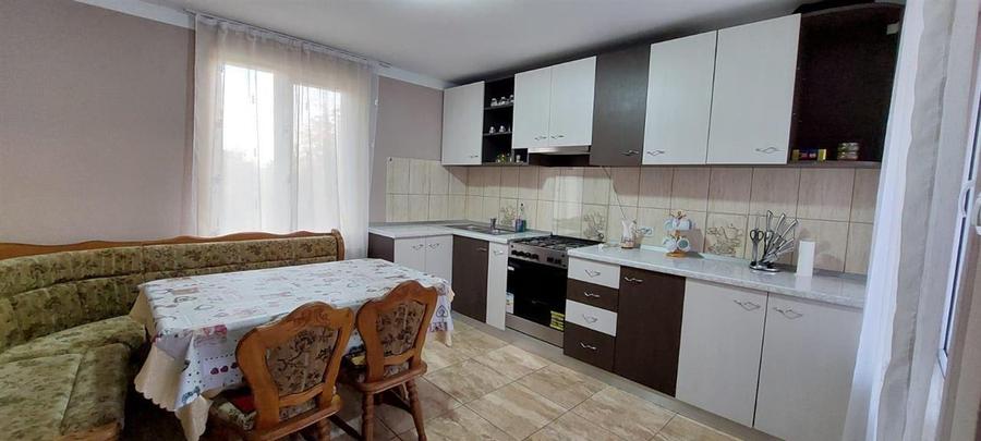 Casă cu 4 camere cu Teren 1465 Mp în Țețchea