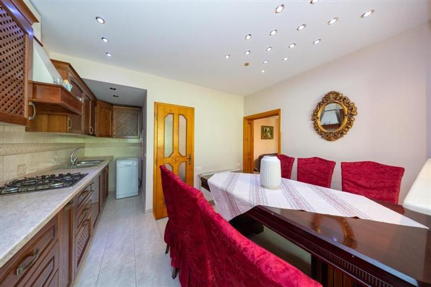 Apartament cu 3 camere circular, mobilat în Drumul Poienii