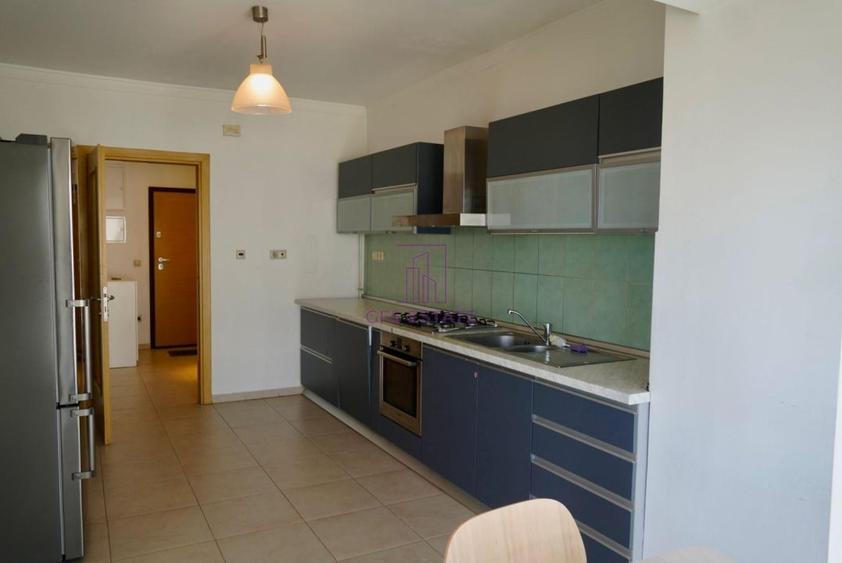Apartament cu 3 camere în Tei