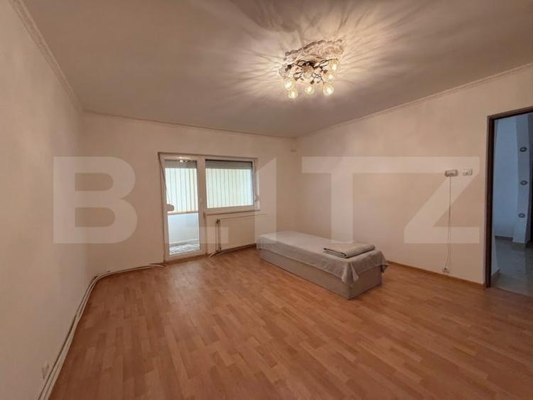 Apartament cu 3 camere decomandat în Micro 16