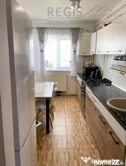 Apartament cu 3 camere decomandat în Craiter