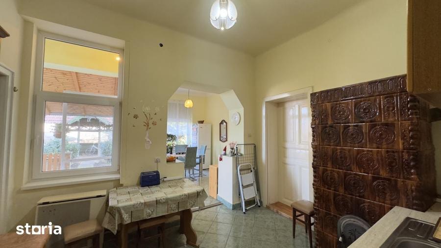 Casă cu 4 camere cu Teren 2974 Mp în Central