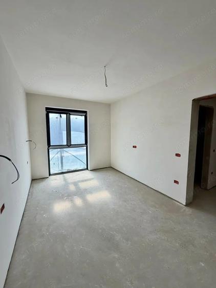 Apartament cu 2 camere decomandat în Plopi