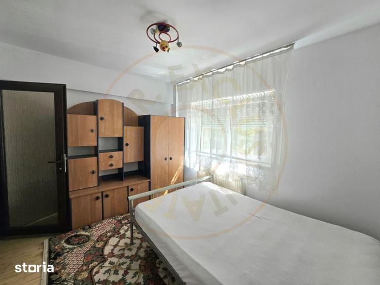 Apartament cu 4 camere decomandat în Micro 16