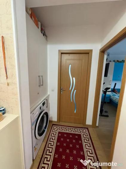 Apartament cu 3 camere semidecomandat în Florești