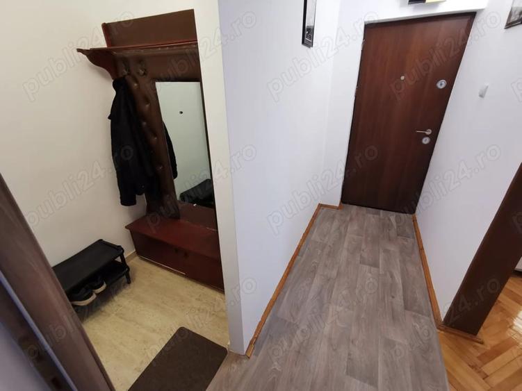 Apartament cu 3 camere decomandat în Exterior Vest