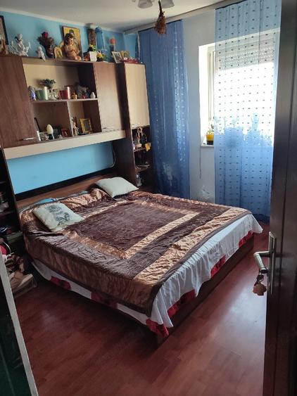 Apartament cu 2 camere decomandat în Km 4