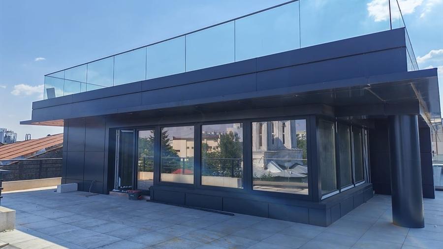 Apartament cu 5 camere decomandat în Parcul Carol