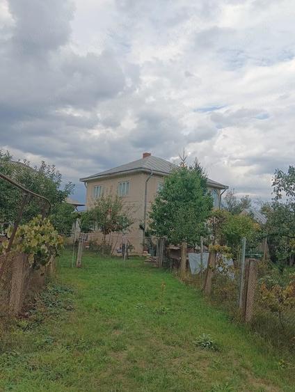 Casă cu Teren 1650 Mp în Lunca (Pașcani)