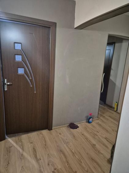 Apartament cu 3 camere decomandat în Steaua