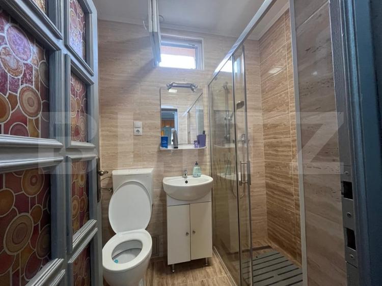 Casă individuală cu 10 camere cu Canalizare în Haieu