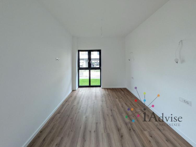 Apartament cu 3 camere decomandat în Tractorul