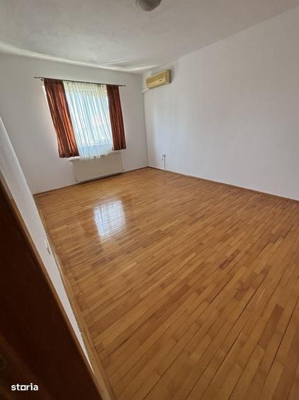 Apartament cu 4 camere decomandat în Herăstrău