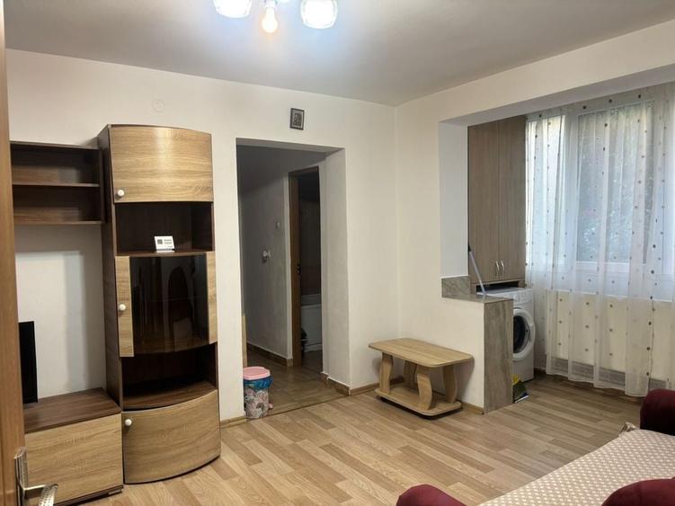 Apartament cu 3 camere în Decebal