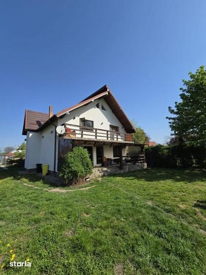 Casă cu 5 camere cu Teren 800 Mp în Mărgineni
