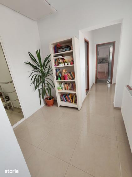 Casă cu 6 camere decomandat cu Teren 50 Mp în Titan