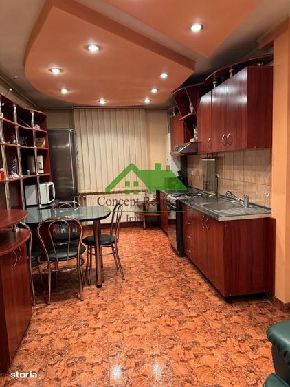 Apartament cu 3 camere decomandat în Republicii