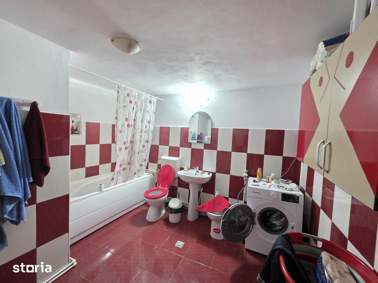 Casă cu 3 camere cu Teren 1700 Mp în Central