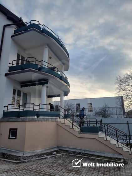 Casă individuală cu 14 camere cu Canalizare în Zorilor