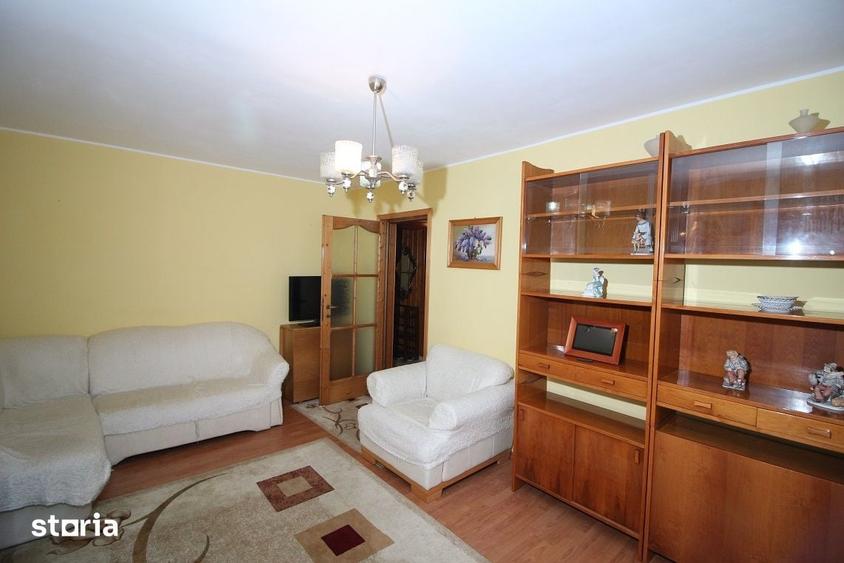 Apartament cu 3 camere decomandat în Cornișa