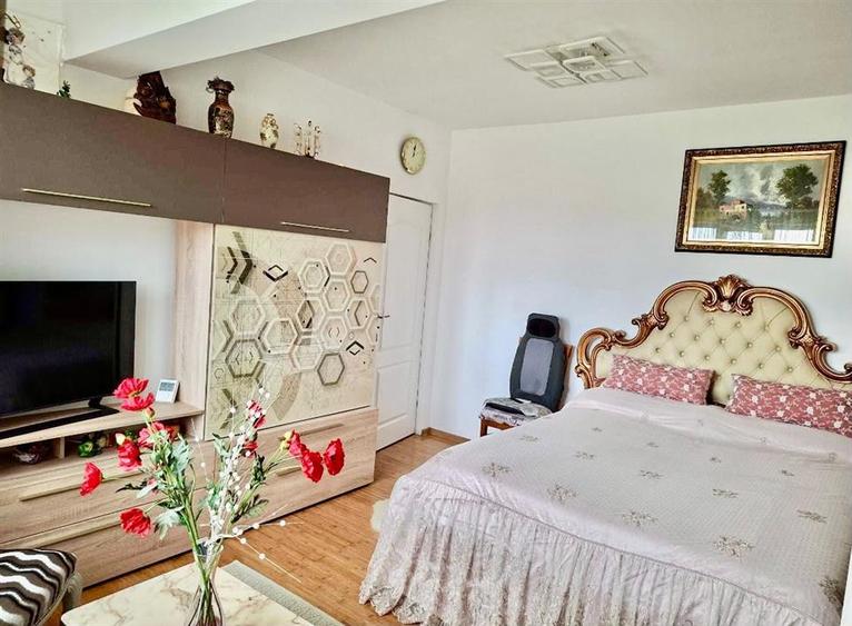 Apartament cu 3 camere decomandat în Cug