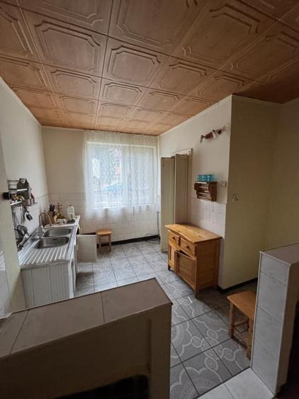 Apartament cu 2 camere semidecomandat, mobilat în Ferneziu