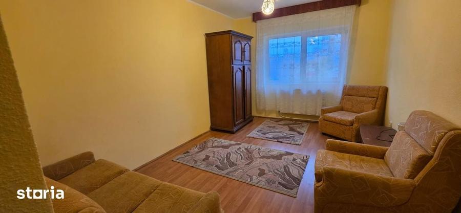 Apartament cu 3 camere decomandat în Energiei
