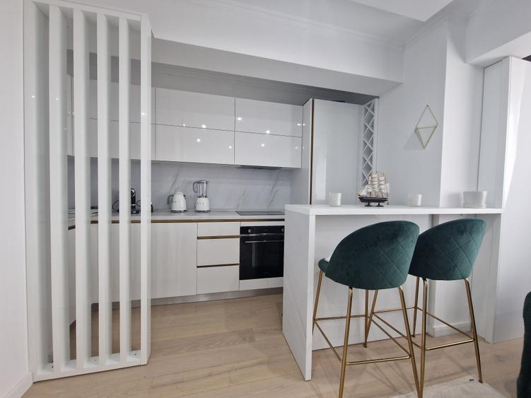Apartament cu 3 camere decomandat, mobilat în Gara