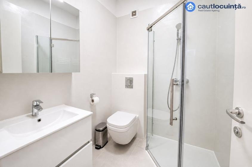 Apartament cu 3 camere semidecomandat în Sisești