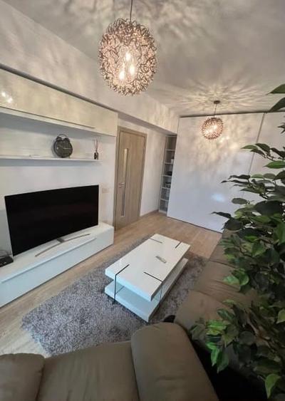 Apartament cu 3 camere decomandat în Nicolina