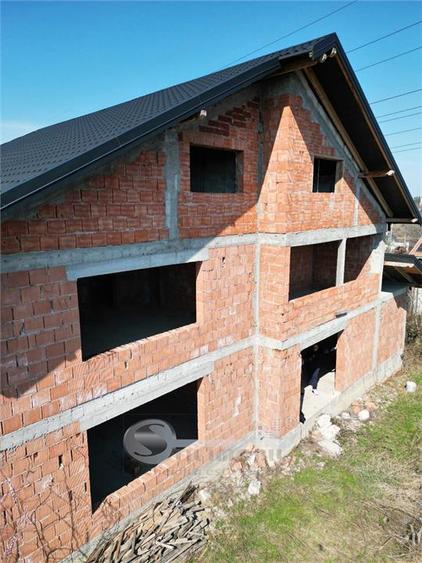 Casă cu 1 camere cu Teren 1352 Mp în Cug