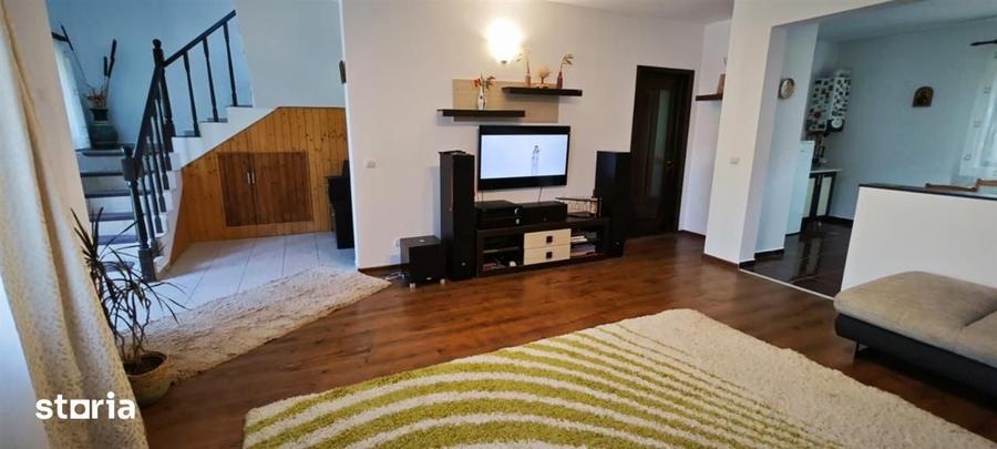 Apartament cu 5 camere în Ciurea