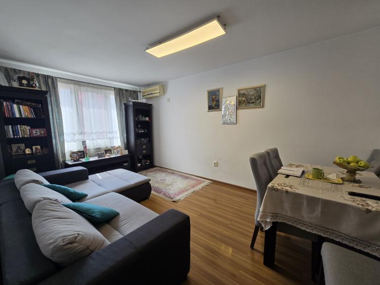 Apartament cu 2 camere decomandat în Titan — fotografia 1