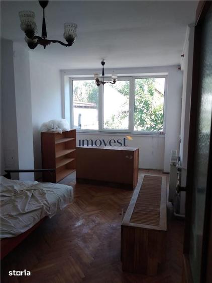 Casă cu 6 camere cu Teren 600 Mp în Păulești