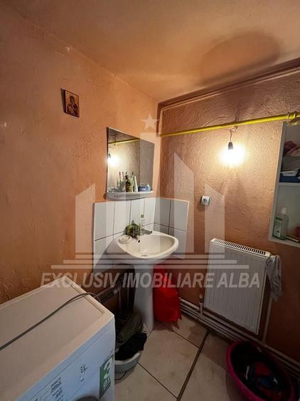 Casă individuală cu 3 camere cu Canalizare în Central