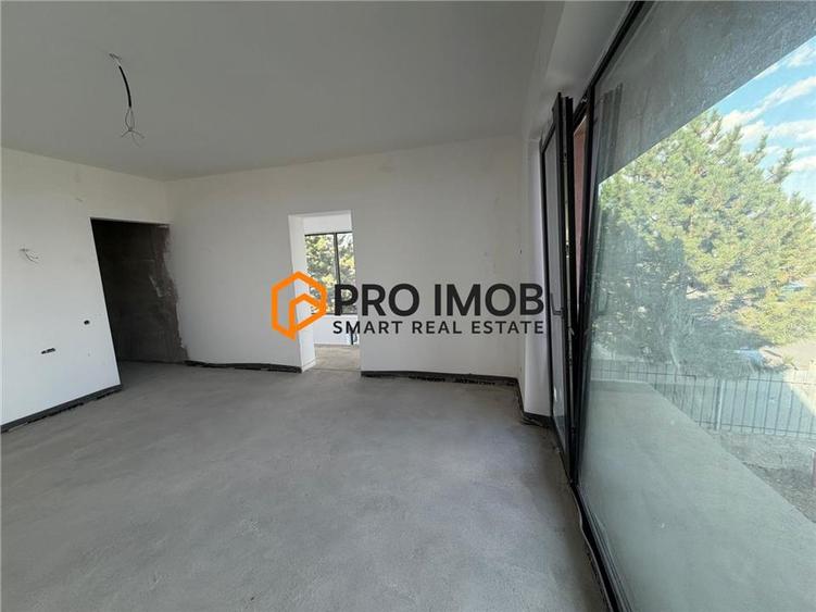 Casă individuală cu 6 camere cu Teren 376 Mp în Micro 14