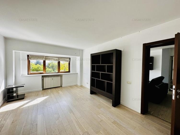 Apartament cu 4 camere decomandat în Decebal