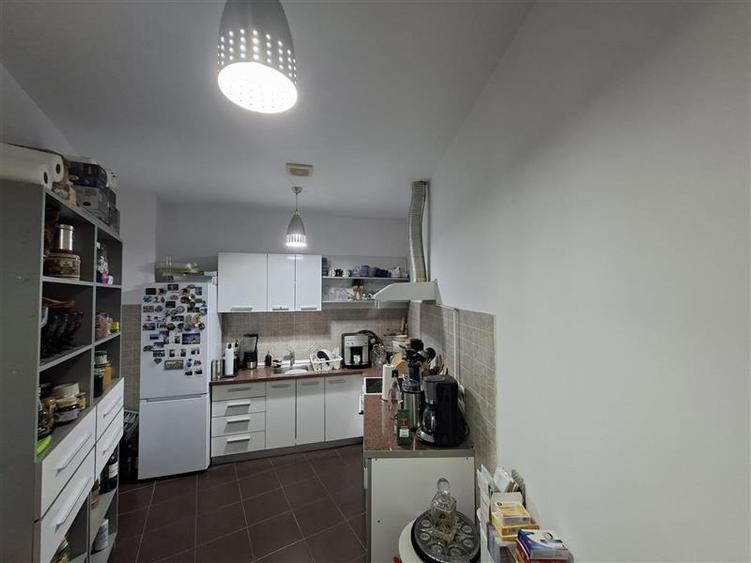 Apartament cu 2 camere semidecomandat, mobilat în Răcădău