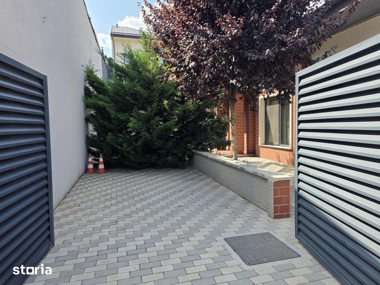 Casă cu 5 camere cu Teren 286 Mp în 1 Mai